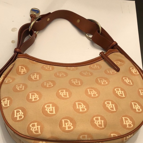 Dooney and Bourke purse - Picture 5 of 9